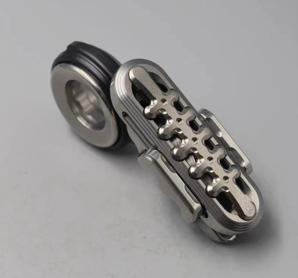 تستخدم EDC Play Wu Le Zhi التيتانيوم الصلب العظام + العين الاصطناعية مجموعة ألعاب الضغط