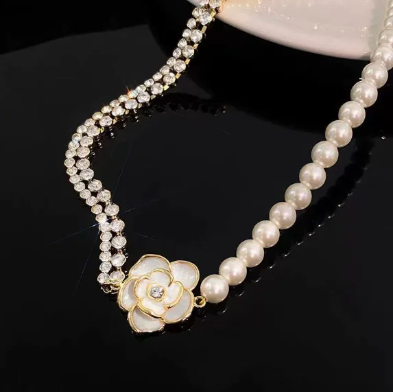 Camellia pearl necklace with niche design, light luxury and romantic collarbone chain, elegant and high-end, versatile necklace
