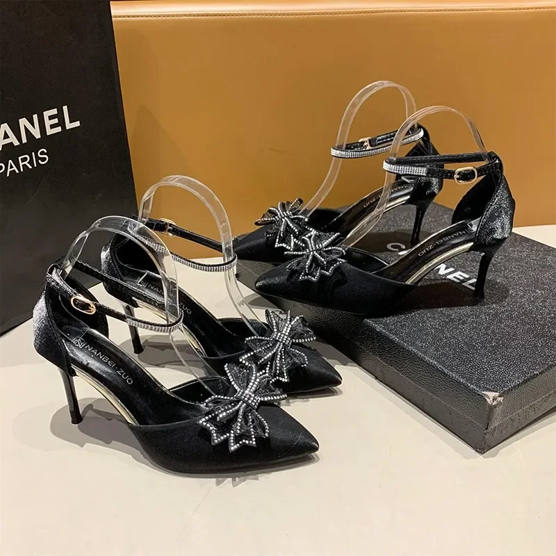 Sandalias de tacón alto con lazo y perlas para mujer, zapatos de fiesta elegantes con tiras en el tobillo, finos, color negro