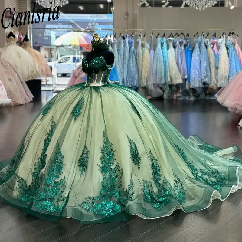 

Emerald Green Off The Shoulder Quinceanera Dresses Ball Gown Sequined Appliques Lace Customized Corset Vestidos De XV Anos