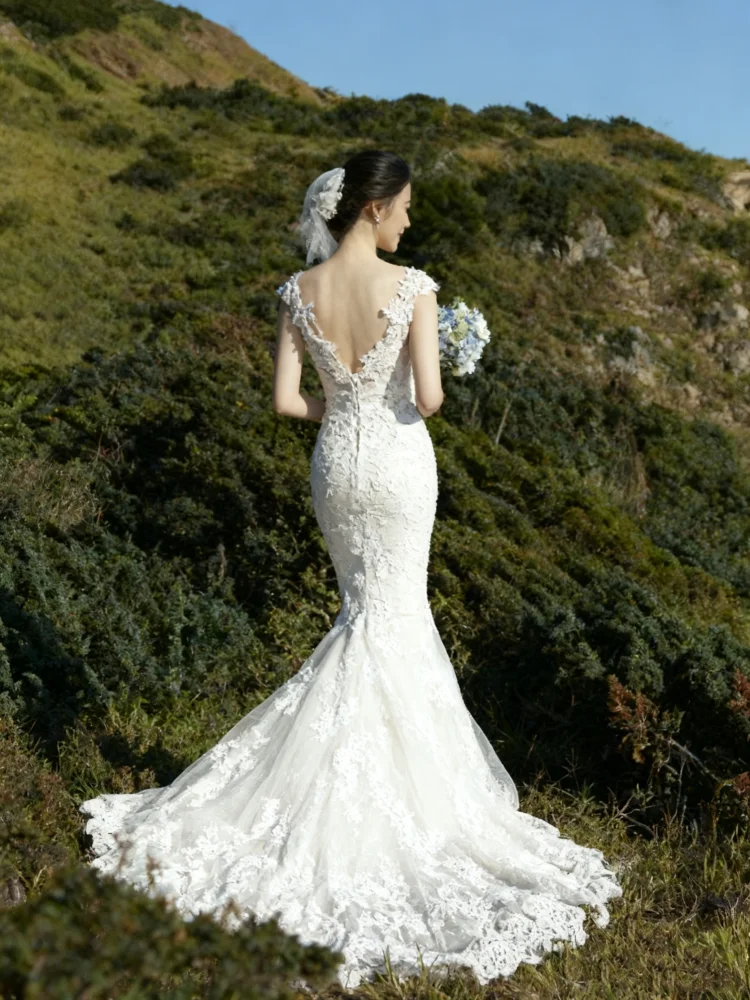 تخصيص 2026 المرأة الأنيقة الأبيض ذيل السمكة تنورة الدانتيل التصحيح زهرة الندى الظهر قصيرة الأكمام تصميم فستان الأميرة فستان الزفاف #3