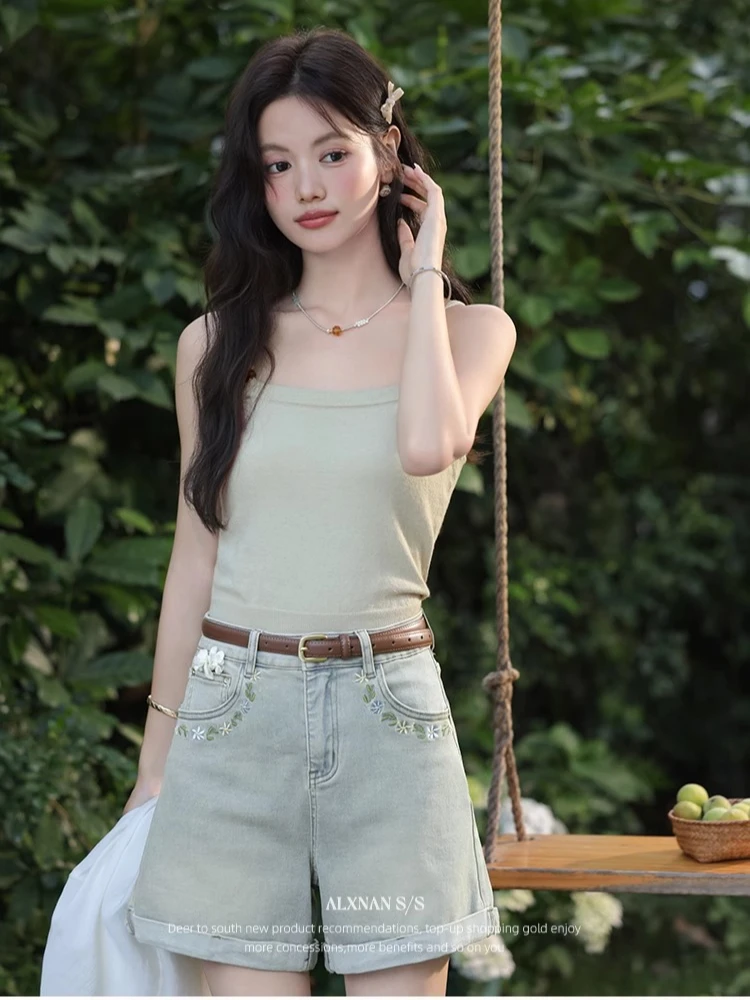 

ALXNAN Women's Suspenders Bean Green Elegant Casual Camisole 2025 Summer Sweet Slim-fit Fashion Sleeveless Tops Ladies L55989