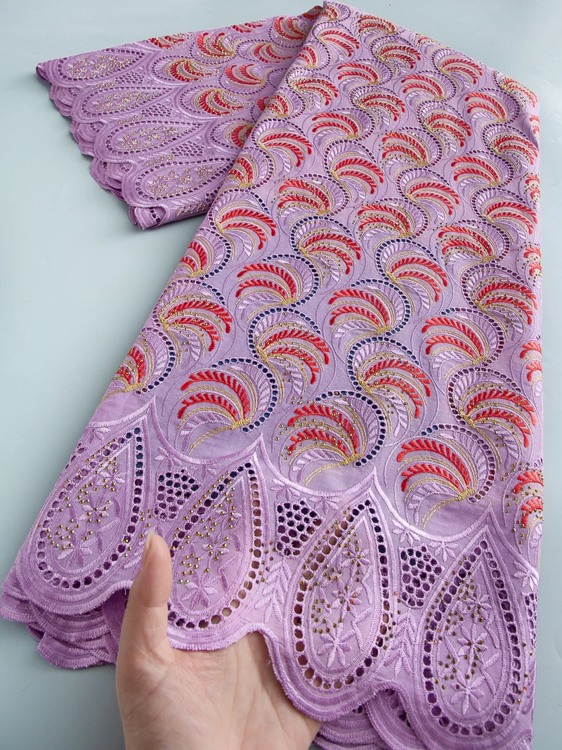 Schweizer lila, mit Cutwork bestickte Voile-Spitze – Voile-Kleid mit Blumenperlen und handdekorativem Nähstoff für modische Kleider