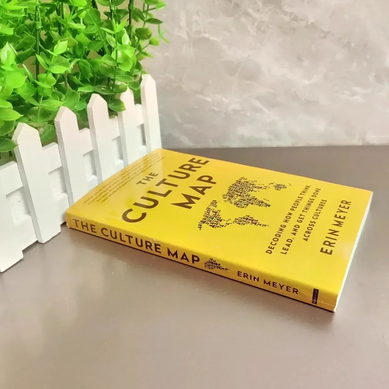 خريطة الثقافة بقلم إيرين ماير فك كيف يفكر الناس والرصاص والوصول على الأشياء التي تم إنها عبر الثقافات الكتاب الإنجليزي