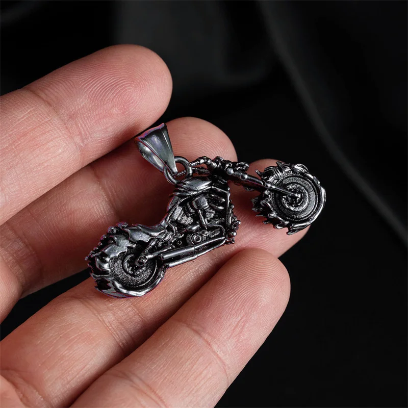 2022 Trend Skull Flame Motorcycle Pendant Necklace Hip Hop Punk Soul Chariot Men\'s Titanium Steel Necklace Jewelry Accessories