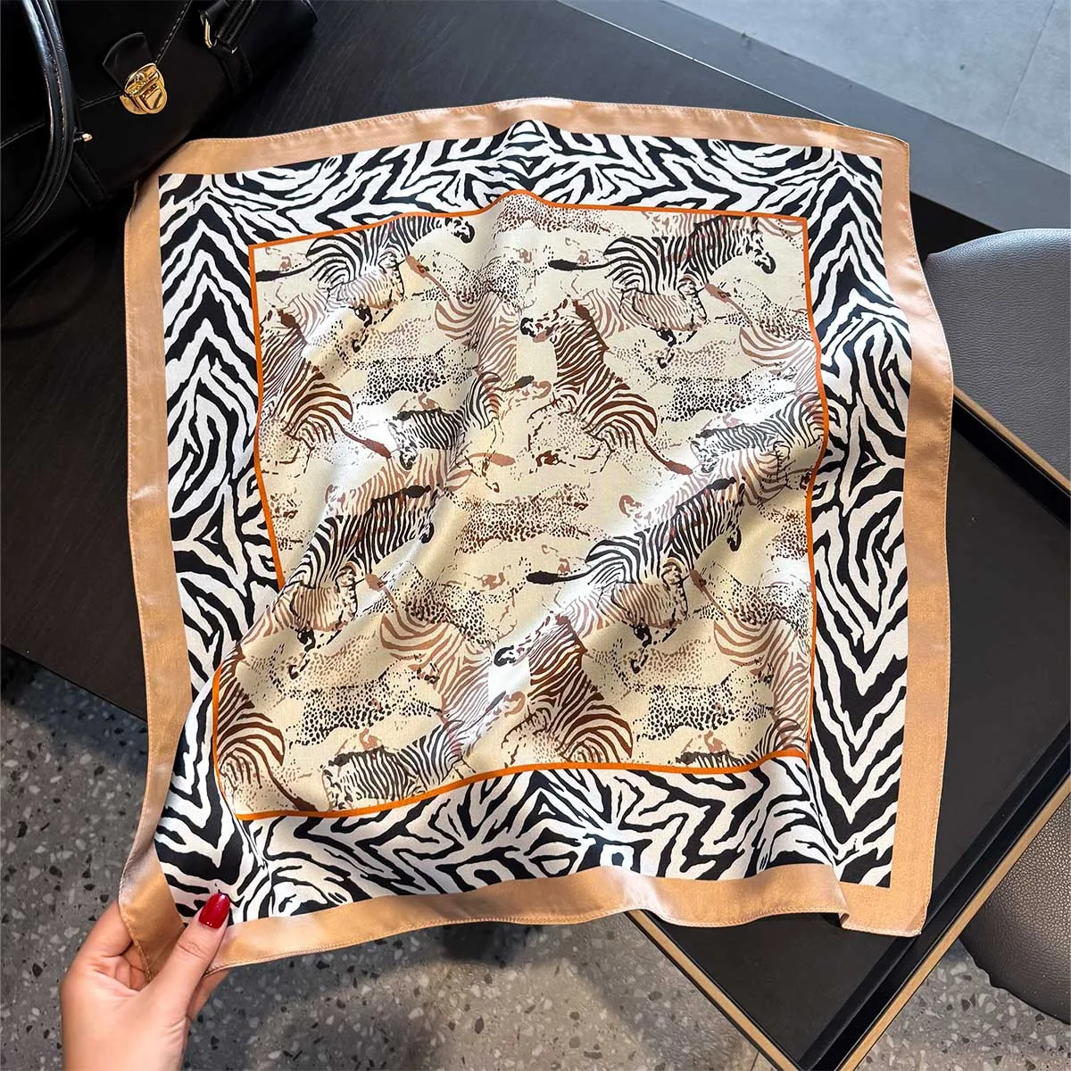 2025 الصيف تنوعا مزاجه الكاجو زهرة الحرير وشاح مربع الرجعية التوت وشاح حريري المرأة الرقبة حماية وشاح للرقبة