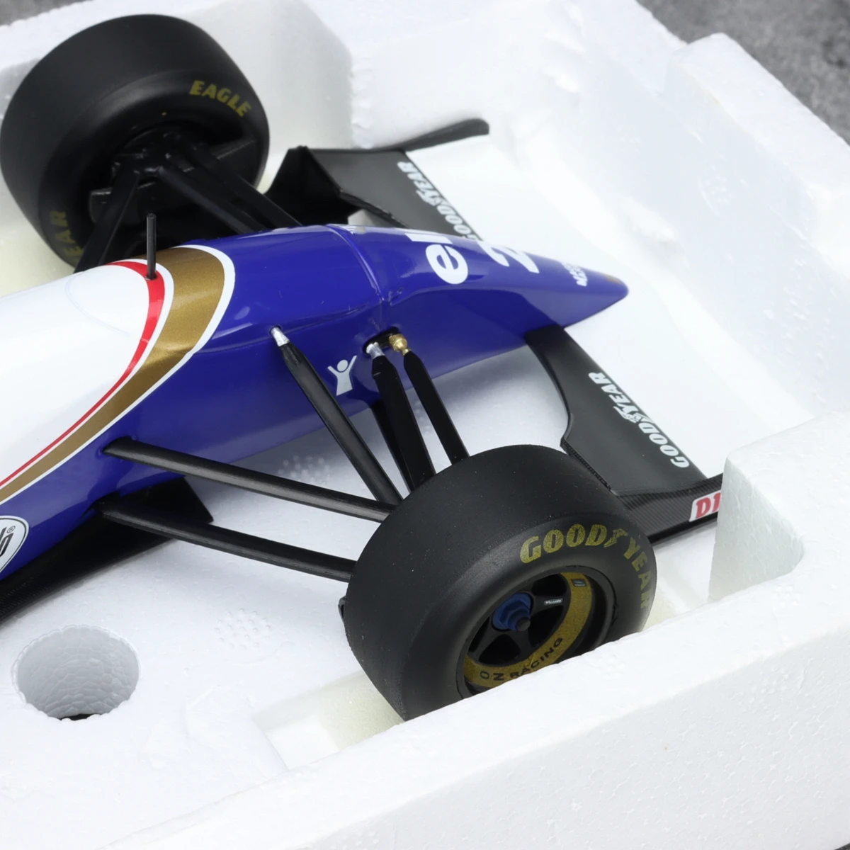 Minichamps 1:18 F1 FW16 Senna San Marino Station 1994 Simulation Limited Edition Resin Metal Static Car Model Toy