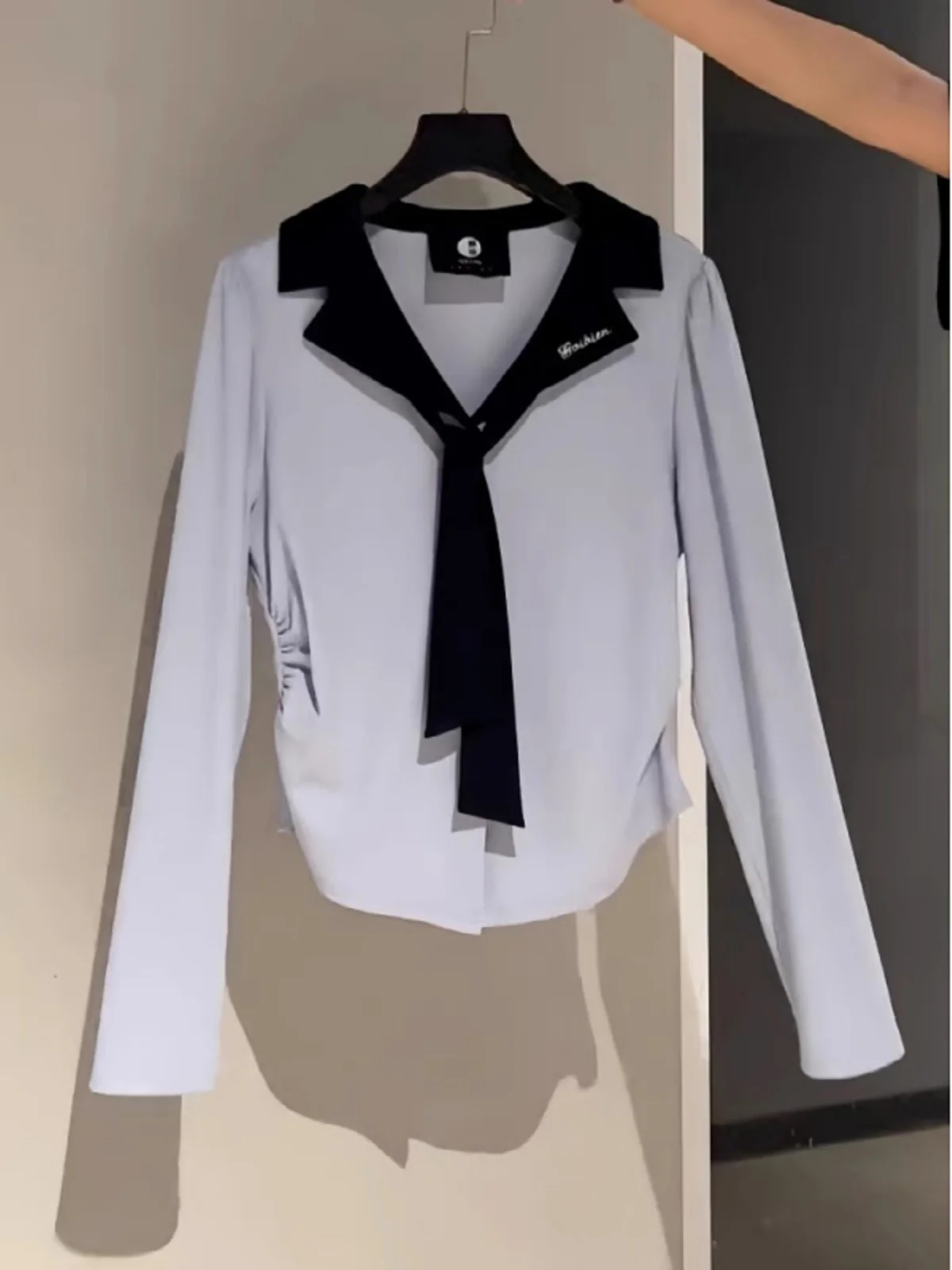 เสื้อยืดผู้หญิงทรงวี แขนยาว ดีไซน์กระชับเอว แฟชั่นฤดูใบไม้ร่วง ไซส์พลัส วัสดุคุณภาพสูง