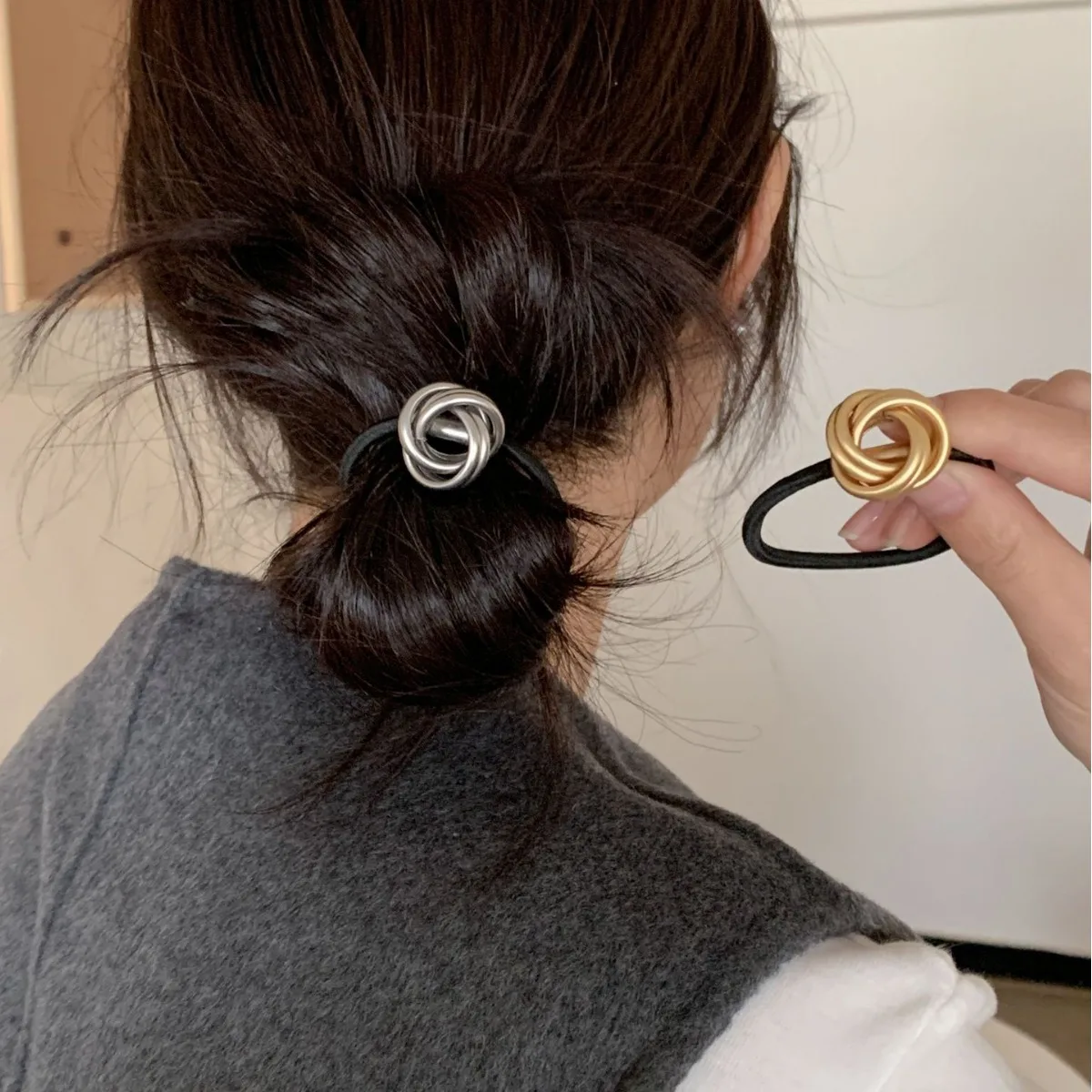 

Metal Hair Ties Premium Elastic Ponytail Holders High Quality Fashion Hair Rings for Women Daily Use Elegant Simple Style Silver