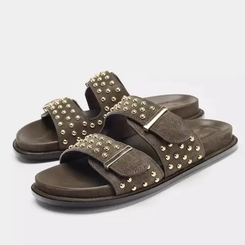 Ny stil metallnitdekoration platta sandaler kvinnor lyxiga designer bältesspänne plattform tofflor bekväma casual strandskor 8 best sales nitade sandaler - №8