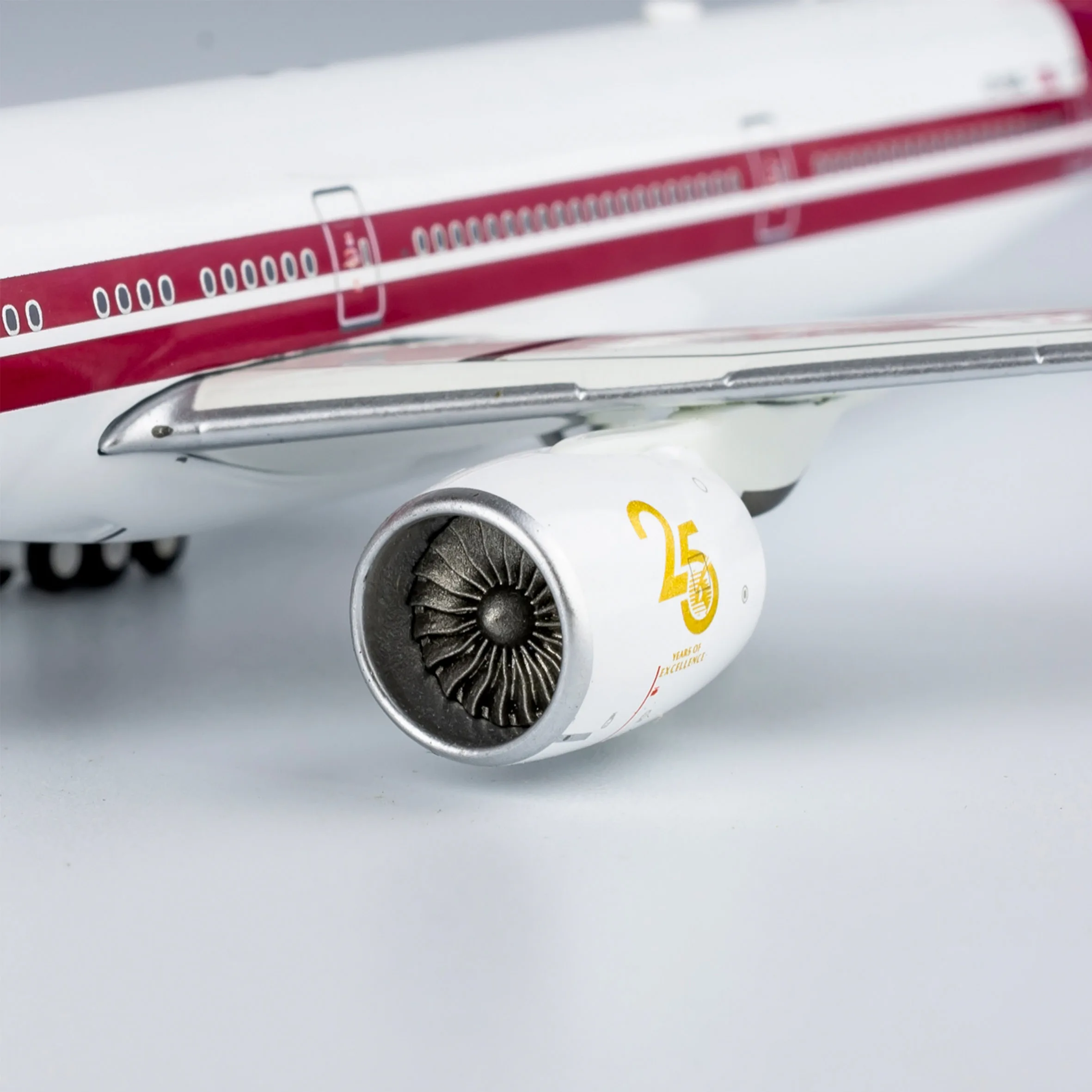 NG QTR022 1:400 قطر B777-300ER نموذج طائرة A7-BAC نموذج مجموعة سبائك (الكبار)