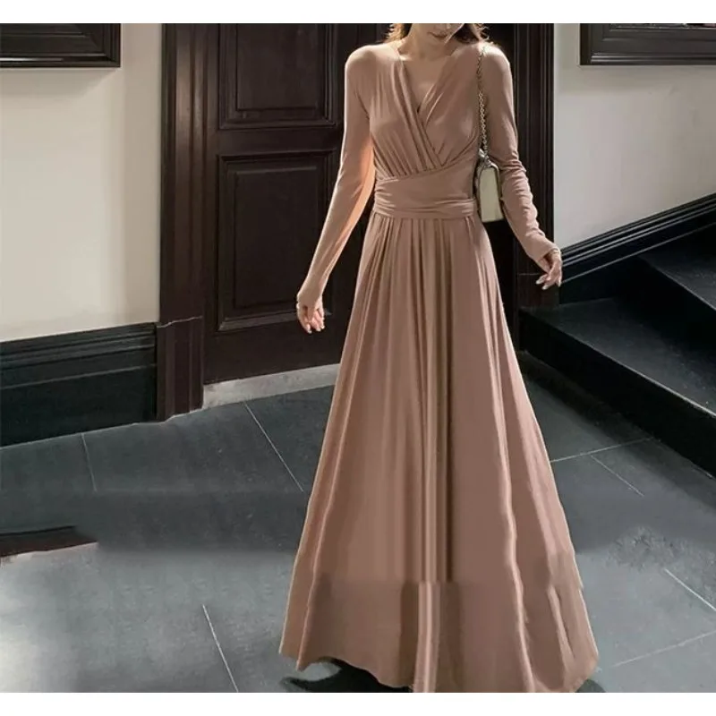 

2025 Autumn Simple and Stylish V-neck Belled Waist-Slimming Tie-Wrapped Flowy A-Line Long Dress