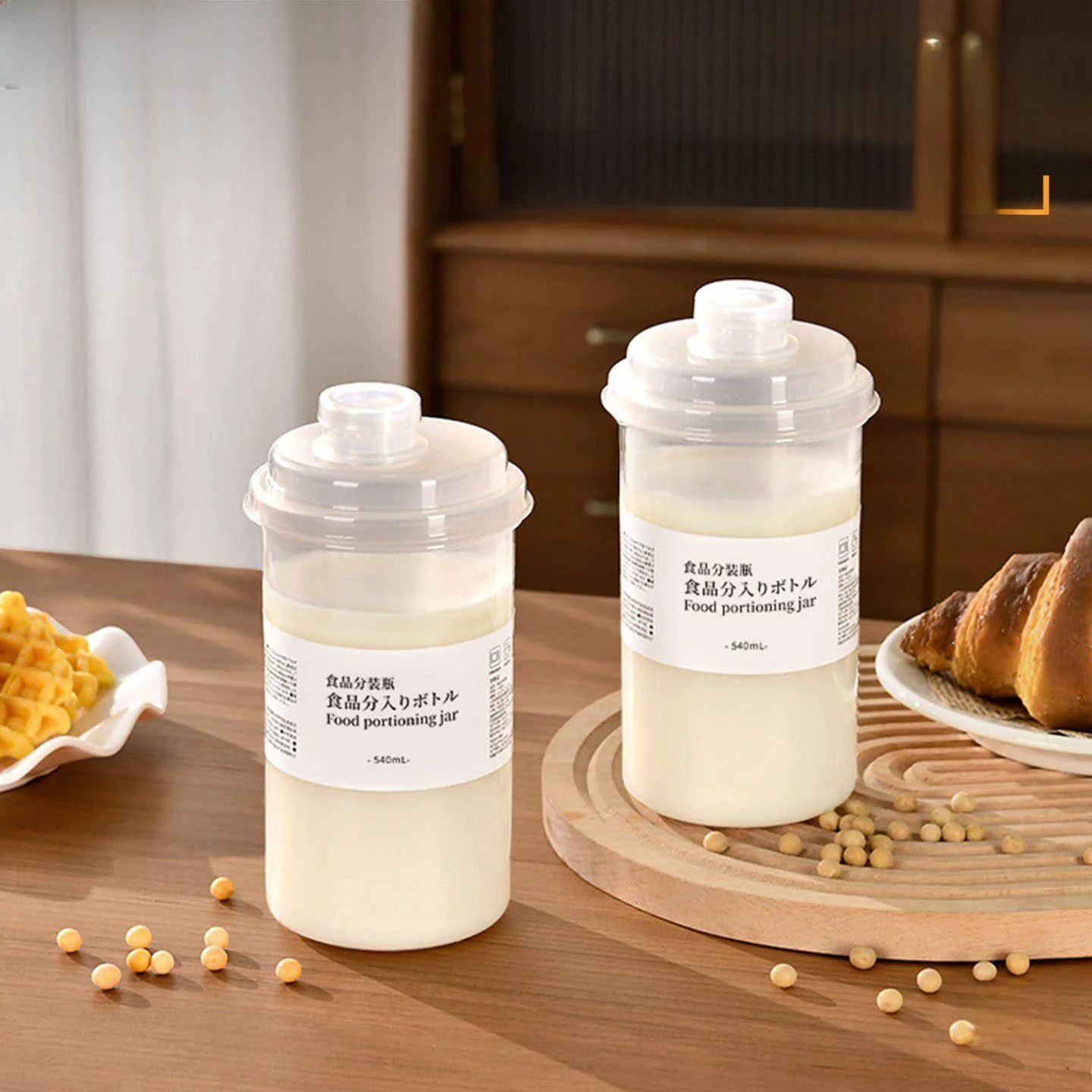 携帯用ミルクティーカップ、朝食用オートミールミルクカップ、持ち運び可能な耐熱食品グレード家庭用蓋付き目盛り付きプラスチック製カップ
