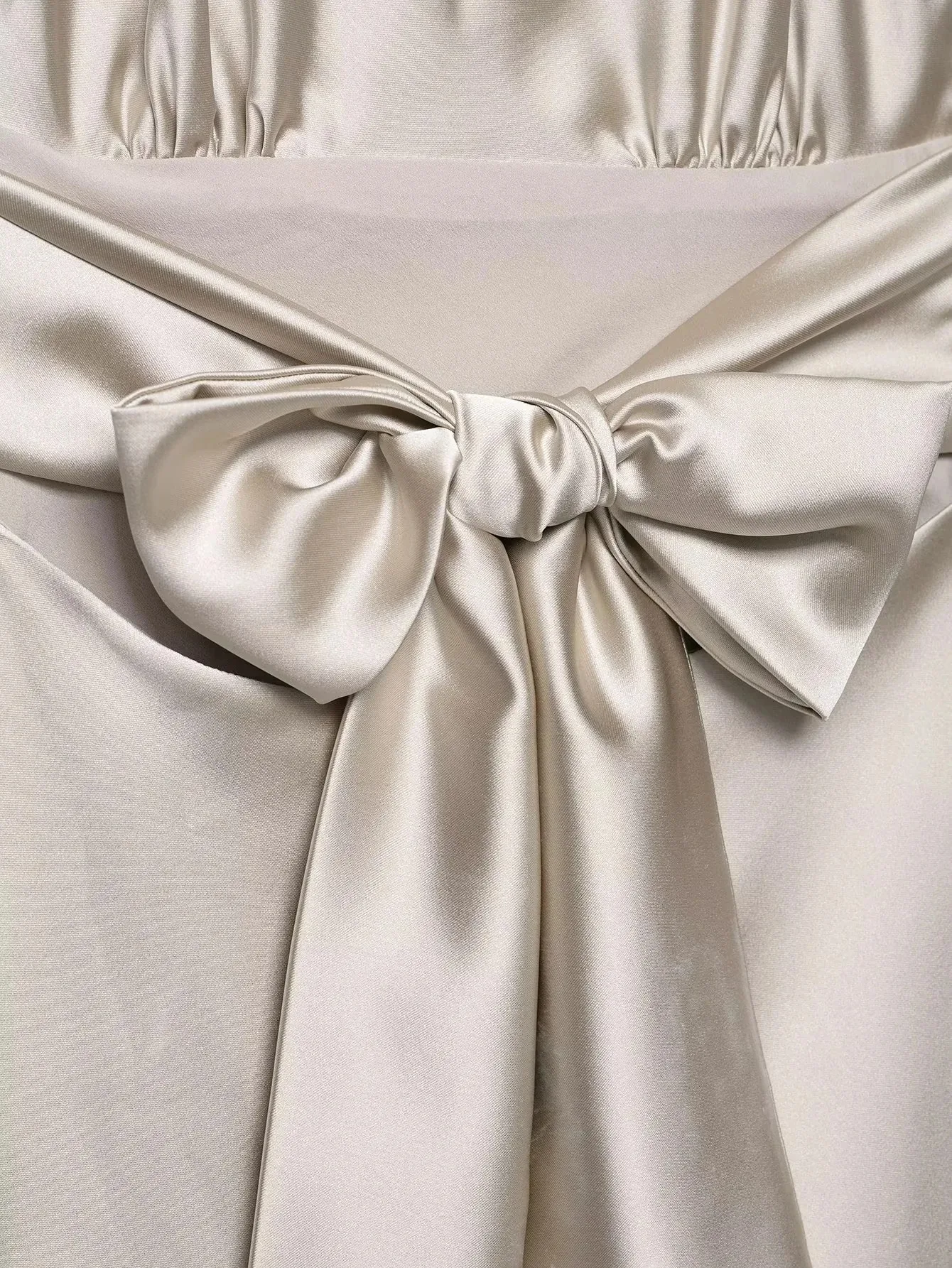 KONDALA Elegante Dame Satijnen Halter Jurk Backless Boog Slanke Mini Jurk voor Vrouwelijke 2025, Lente Zomer Feest Dating Leuke Vrouwen Jurk