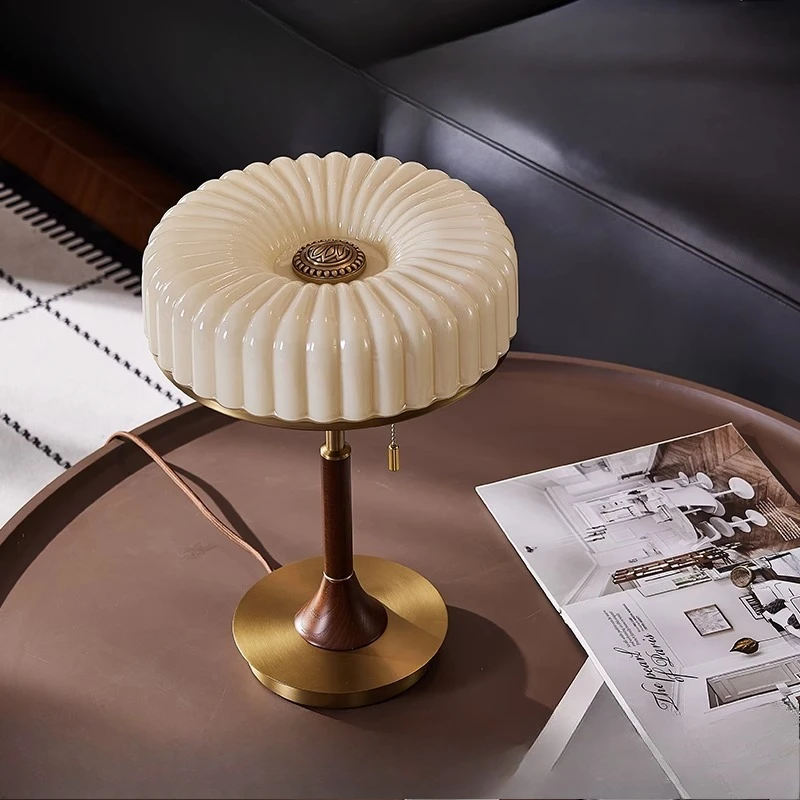 

Французские настольные лампы Bauhaus Cream Wind, светодиодные винтажные стеклянные настольные лампы для спальни, балкона, гостиной, кабинета, украшения дома, светильники