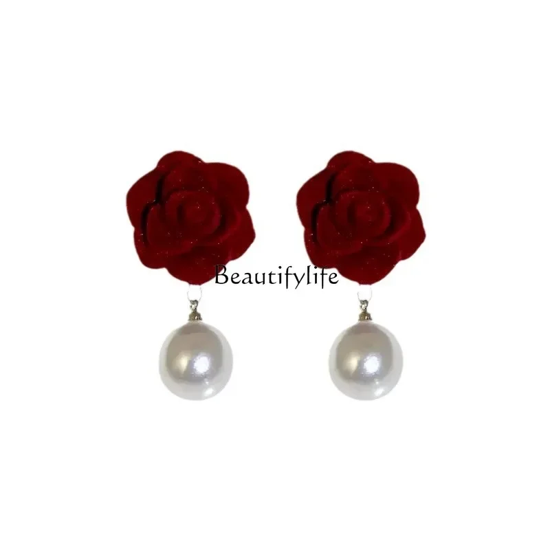 

Flocking burgundy rose flower stud earrings temperament pearl retro Hong Kong style earrings