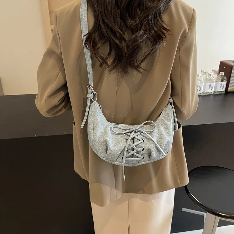 LEFTSIDE Mała urocza dżinsowa torba na ramię z wiązaniem Lady Handbags And Purses Women 2024 Y2K Korean Fashion Female Brand Crossbody Bag