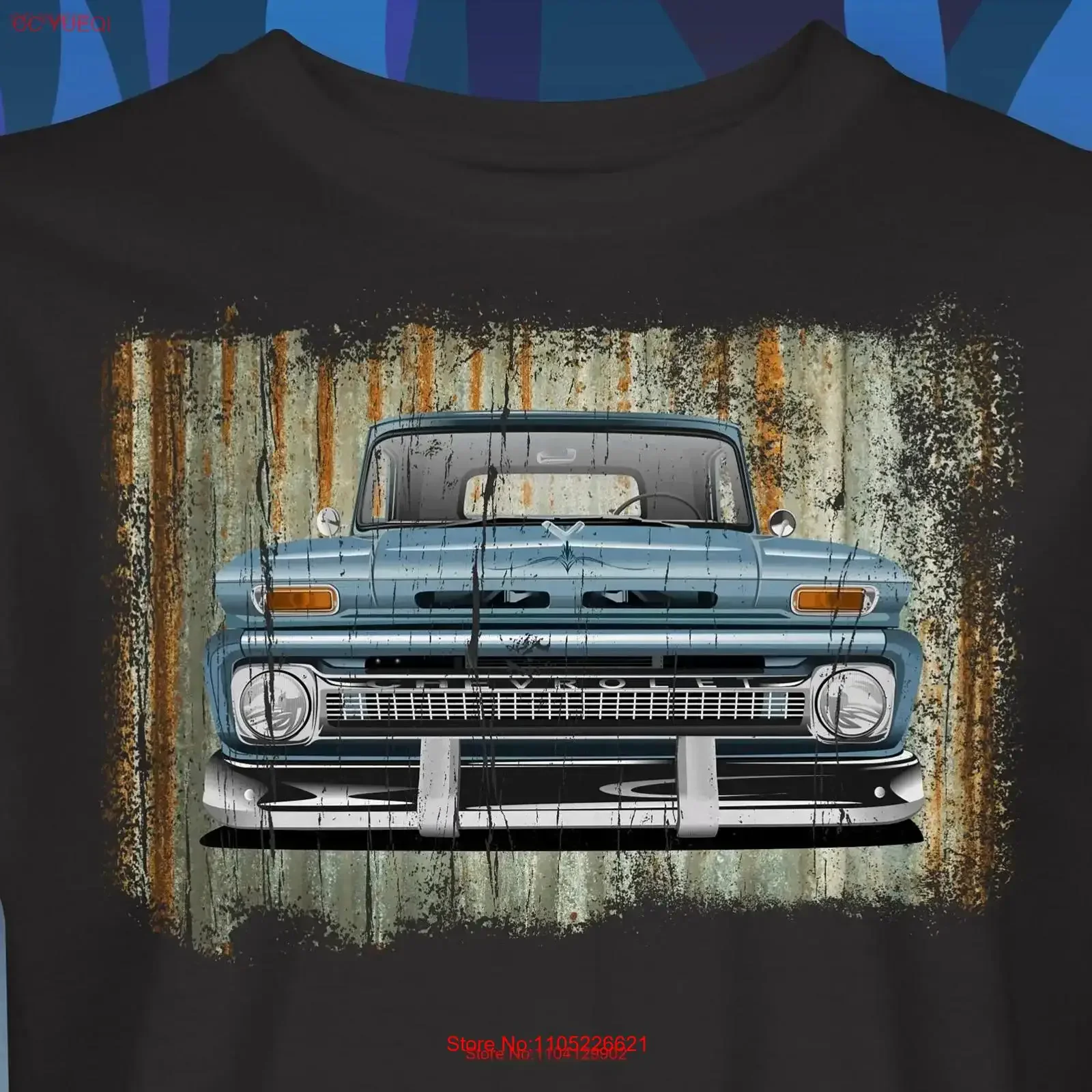 Camiseta con diseño de Apache C10 clásico de 1966 en fondo de metal oxidado, RM0303, gráfico vintage lavado ligeramente.