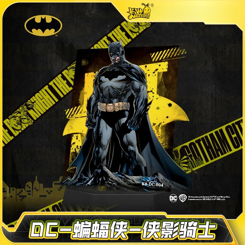 

Коллекционные карты Бэтмена Kayou DC, напечатанные на высококачественной специальной бумаге, представляет собой несколько классических изображений темного рыцаря