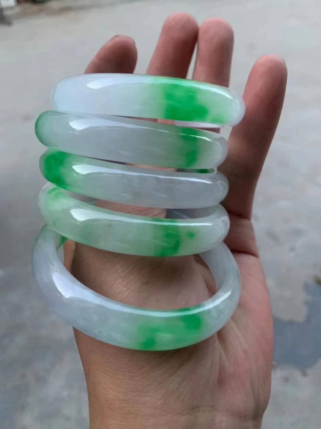 

Newest High Quality Jadeite Bangles Natural Fluttering Green Flower Jade Bracelet Noble Elegant Fashion Handring Fine Jewelry