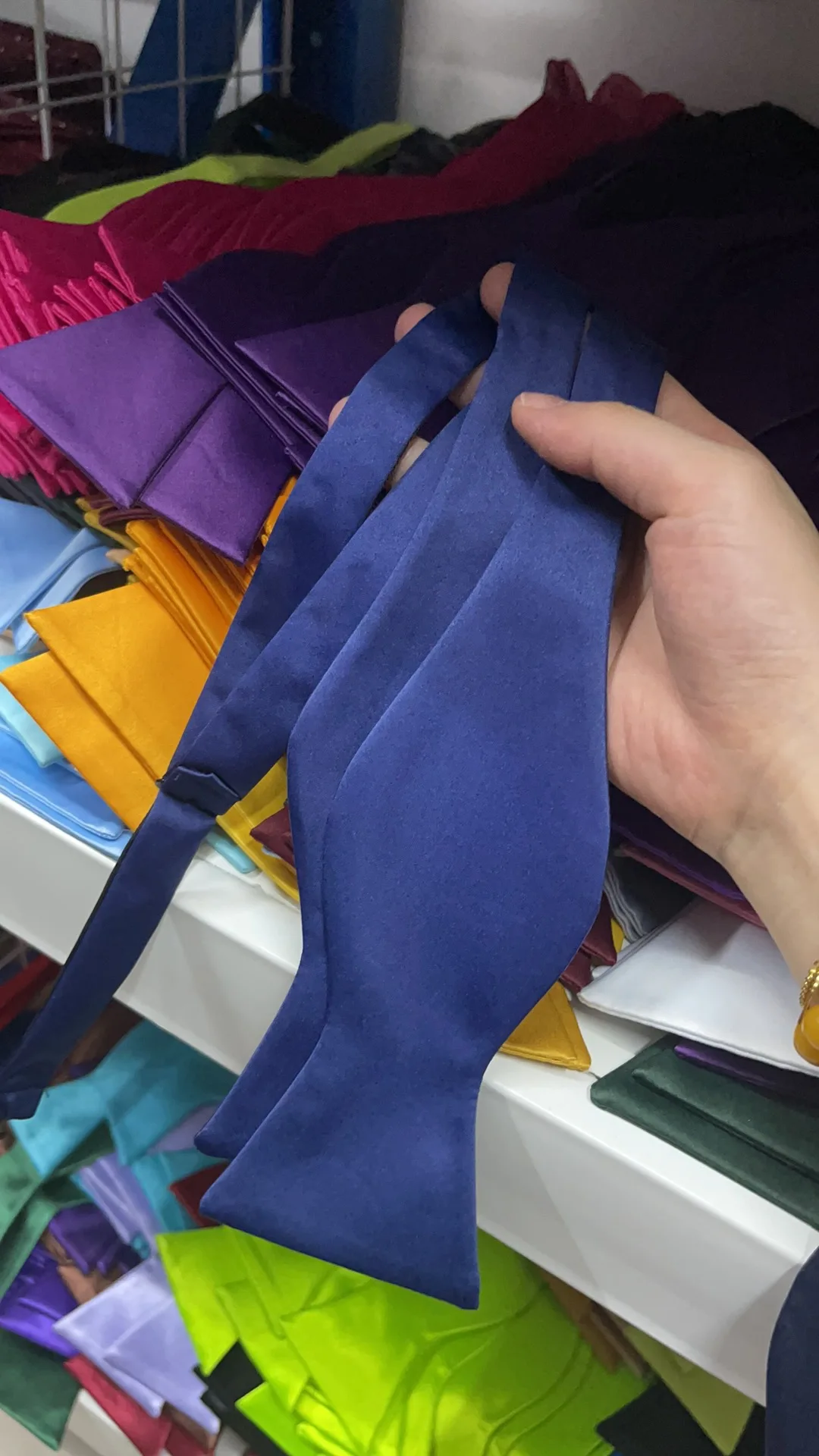 Formale, vorgebundene, verstellbare Fliege für Herren, einfarbig, elegant, für Hochzeit, Party, Event, Großhandel, einfach zu tragen, britischer Stil – Detail 12