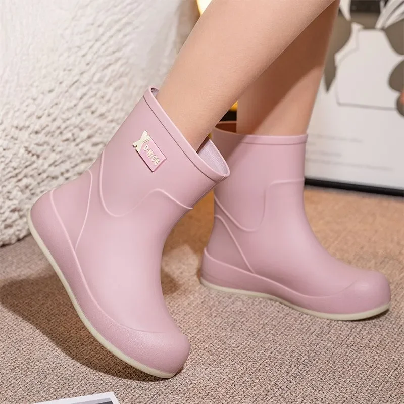 Novas botas de chuva femininas moda mid-tube fixo veludo quente botas de chuva ao ar livre antiderrapante e resistente ao desgaste sapatos de borracha de deslocamento