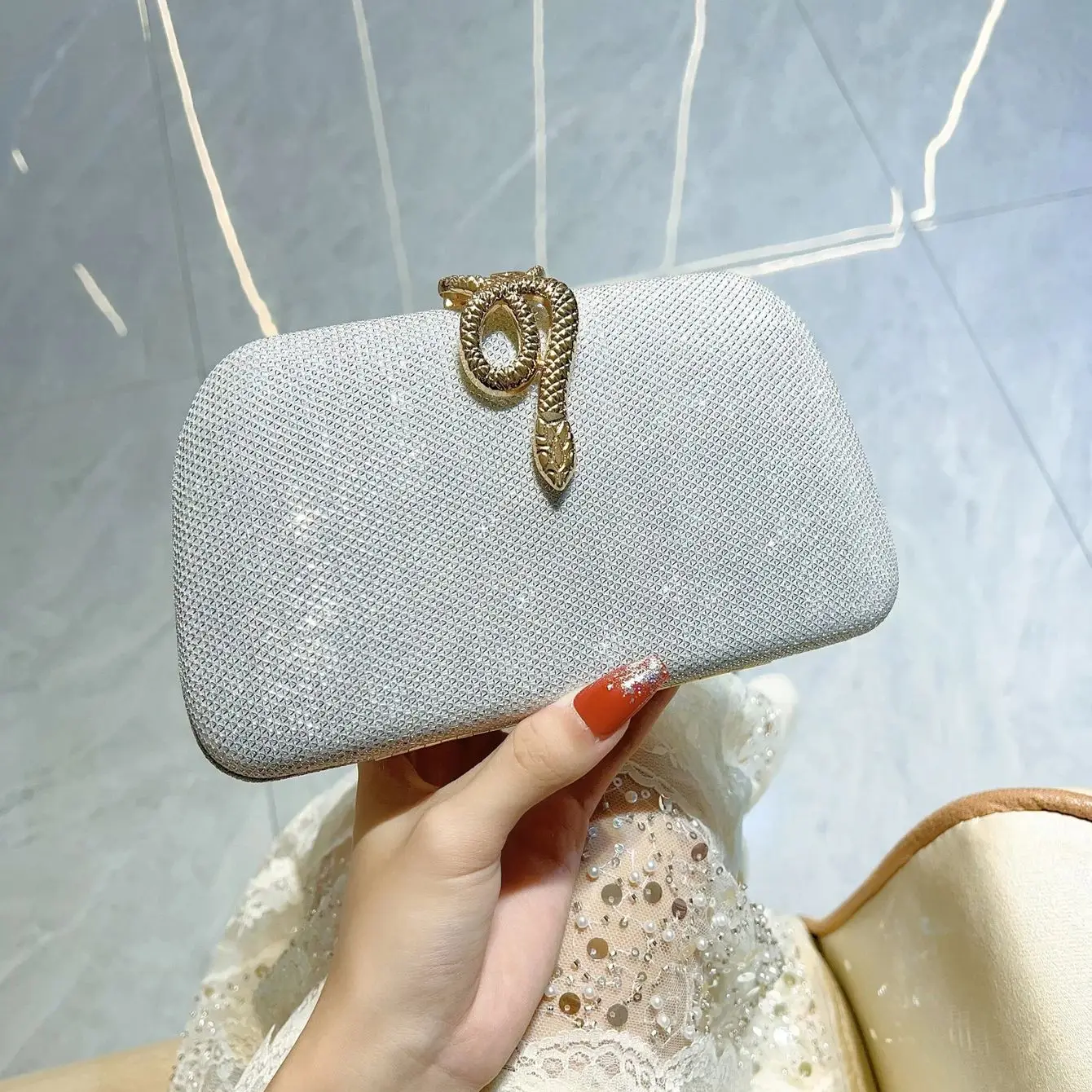 

Women Elegant Glitter Snake Buckle Clutch Bag Shiny Envelope Bag for Wedding Banquet Dress Evening Shoulder Bag with Metal Chain