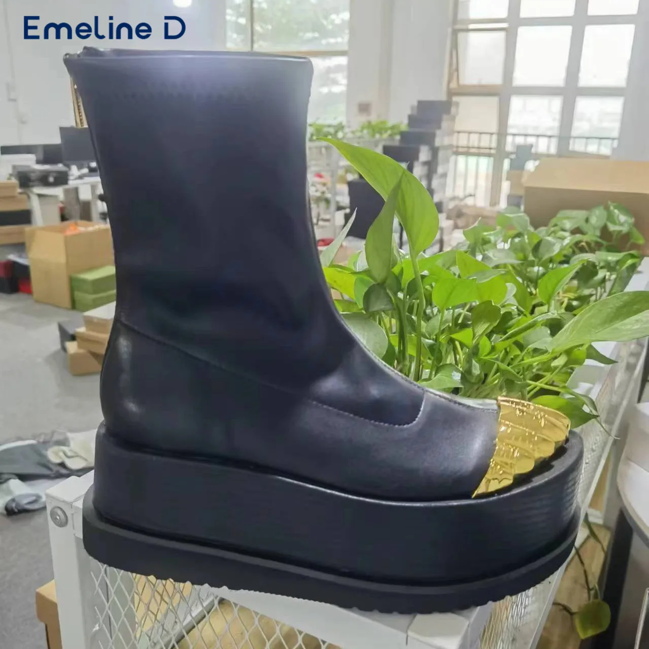 Gold Toe Thick Sole Leather Boots Pull On Back Zipper Simple Black Leather Boots Fashion Casual Temperament Women's Boots