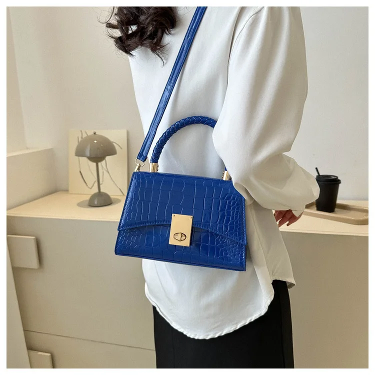 Popular Versatile Winter Retro Small Bag Women\'s 2023 New Trend Fashion Casual Texture Shoulder Messenger Bag