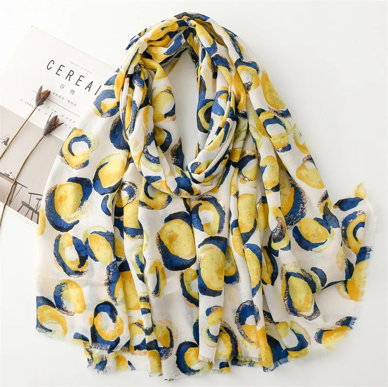 Europäische und amerikanische Exporte von Baumwoll- und Leinenschals für Herbst und Winter in Frankreich. Heißpräge-Donuts, runde Kanten