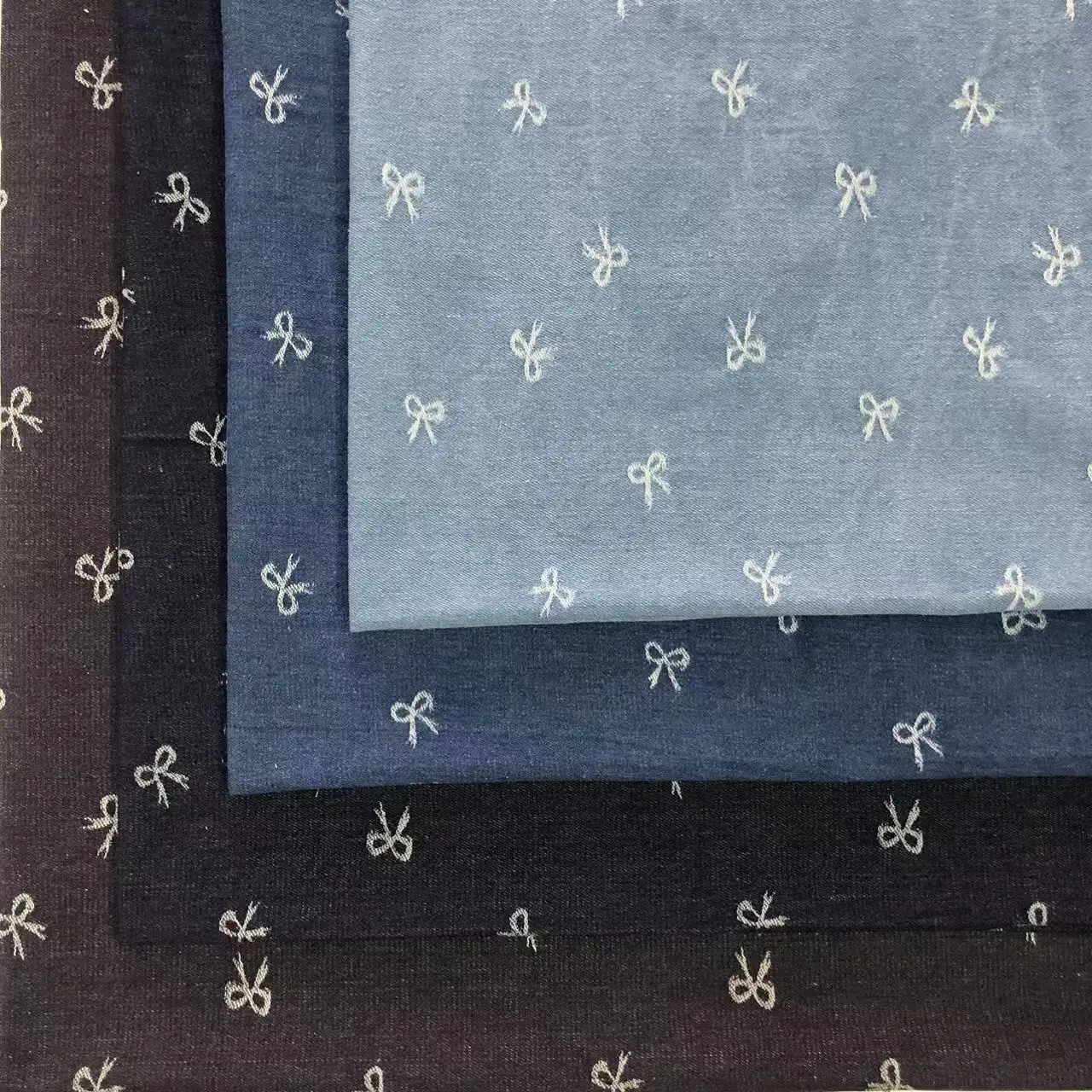 

Джинсовая ткань с жаккардовым узором и маленьким бантом, мягкий узор, швейный материал для платьев, сумок, брюк, шляпа, носимая джинсовая текстильная ткань