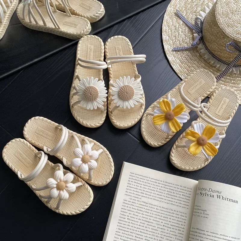 Fashion Sandals for Women To Wear Outside 2024 New Summer Style Women's Versatile Flat Sandals, Ethnic Style Beach