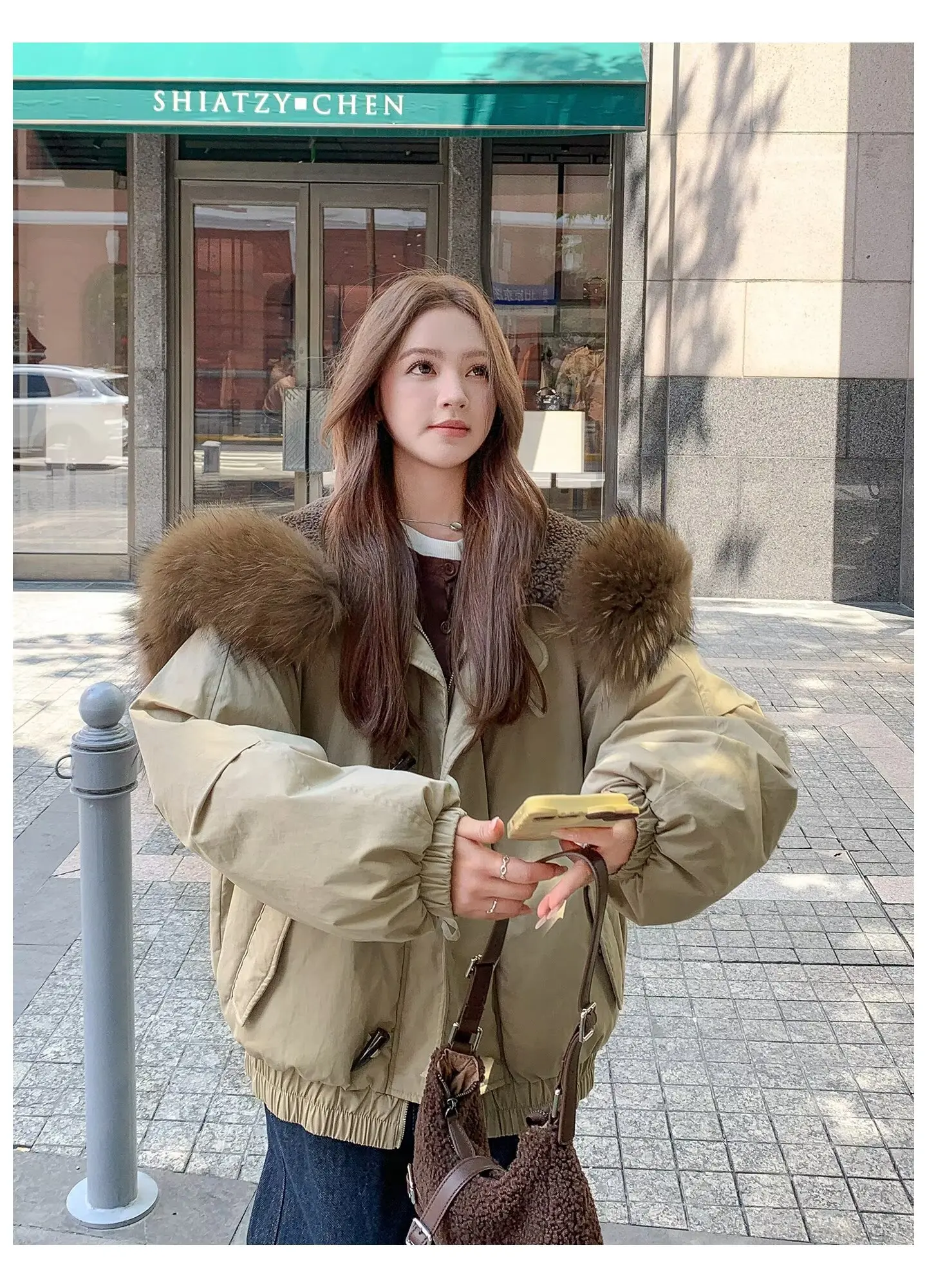 

Элегантная женская зимняя парка с карманами, черная, удлиненная, простая, с меховым капюшоном, теплая, приталенная, на пуху, в стиле «вибс»