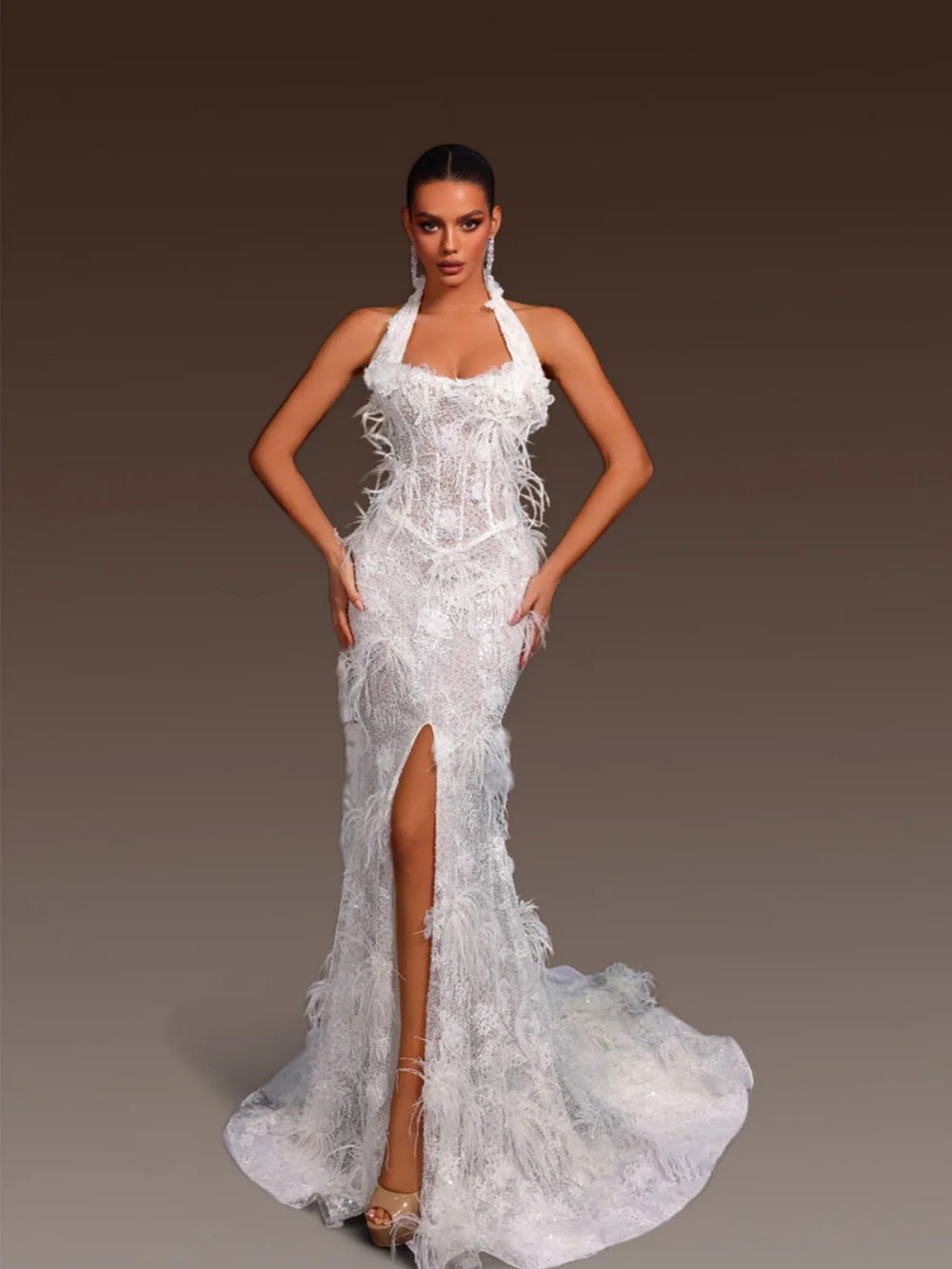 

Fashionable Halter-Neck Wedding Dress Elegant Side-Slit Bridal Gown Charming Lace Applique Floor-Length Customized