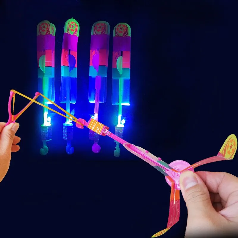 10pcs Médio Sized Flying Arrow Slingshot LED Apito Brinquedo Divertido Pai Criança Interação