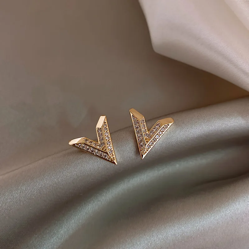 

Fashionable V-shaped Design High End Simple New Trendy Ear Stud Earrings