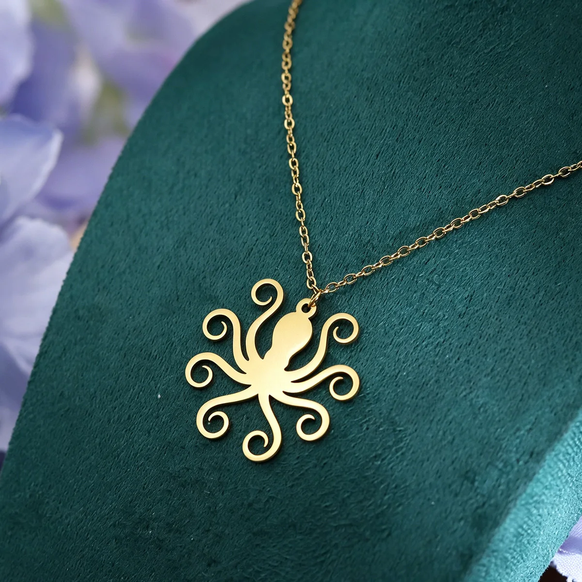 Stainless Steel Octopus Pendant Necklace Curly Tentacle Sea Creature Charm Marine Animal Choker Chain Jewelry Gift For Women Men