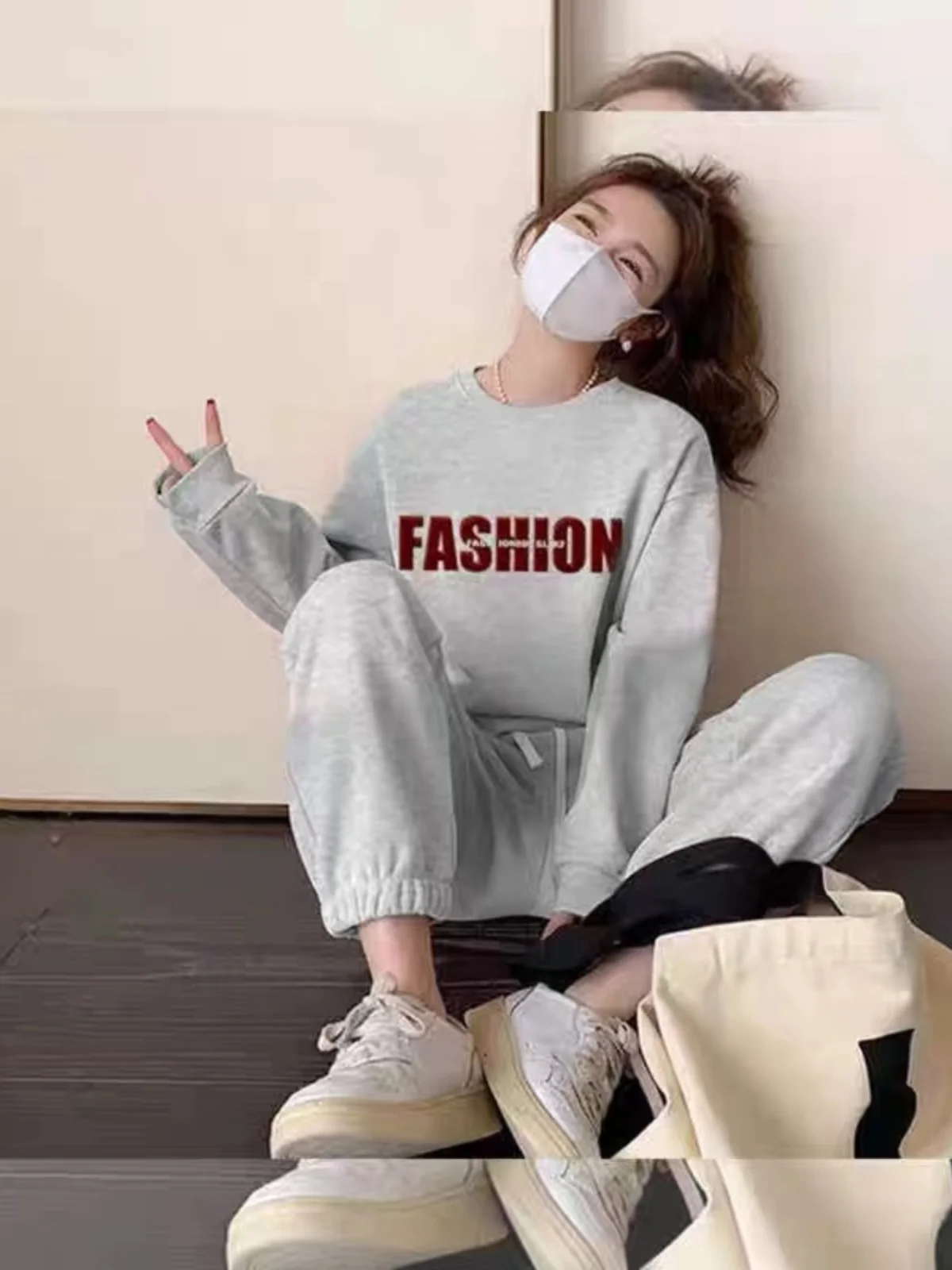 

Женский спортивный костюм из тонкого флиса: повседневный свитшот с надписью и брюки, комплект из двух предметов, осенне-зимний, новый стиль, серый, винтажный, для студентов