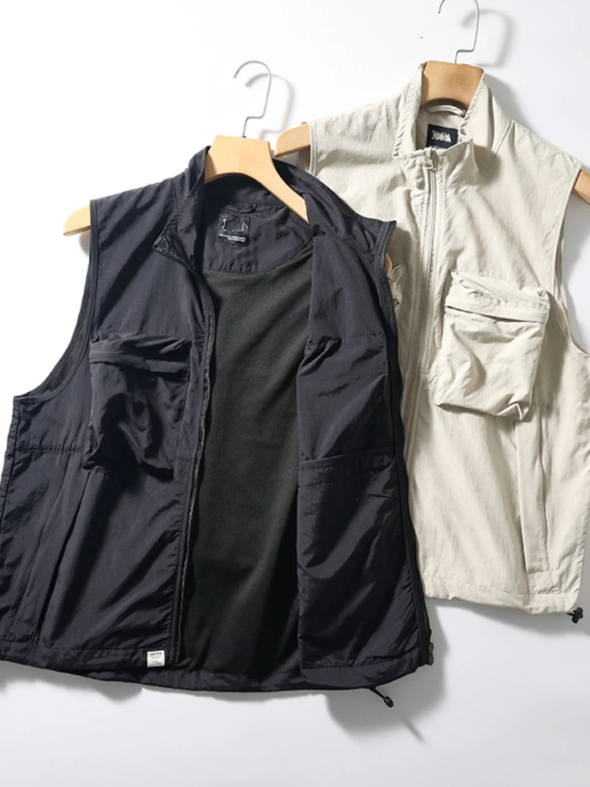 

Тактический мужской жилет с множеством карманов, модный, стильный, с воротником-стойкой, повседневный, для работы, весна-лето, приталенный, городской, на молнии