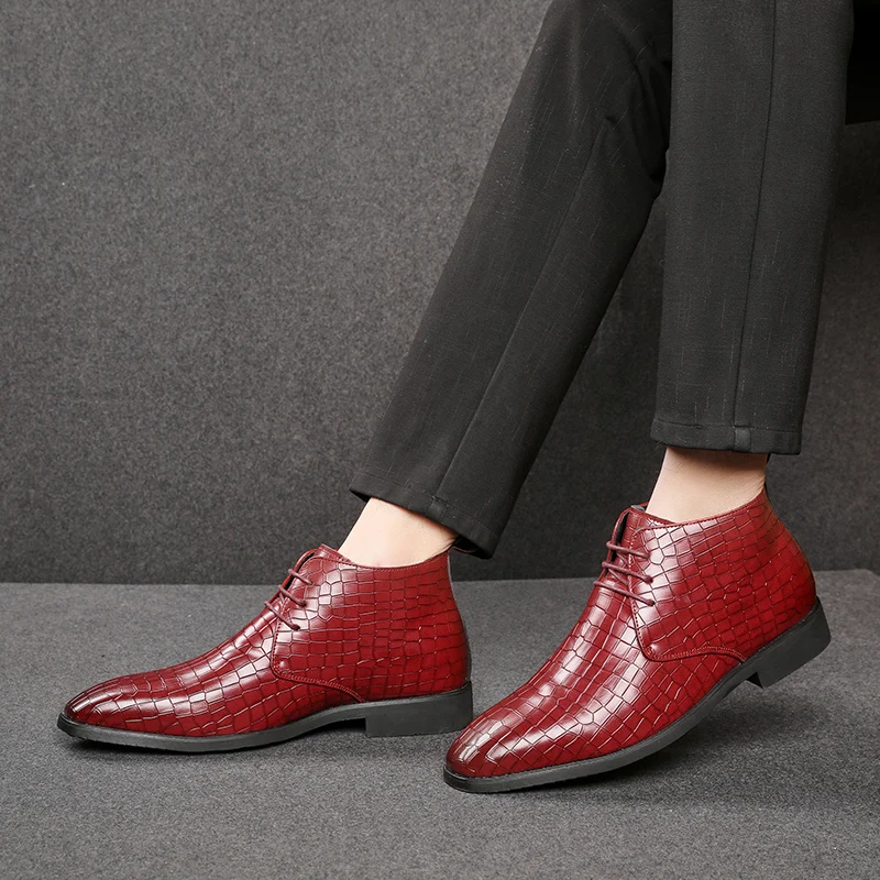 

Новые высокие кожаные туфли и британский стиль. Модные вечерние и деловые офисы. Модные уличные короткие ботинки черного цвета. Лидер продаж.