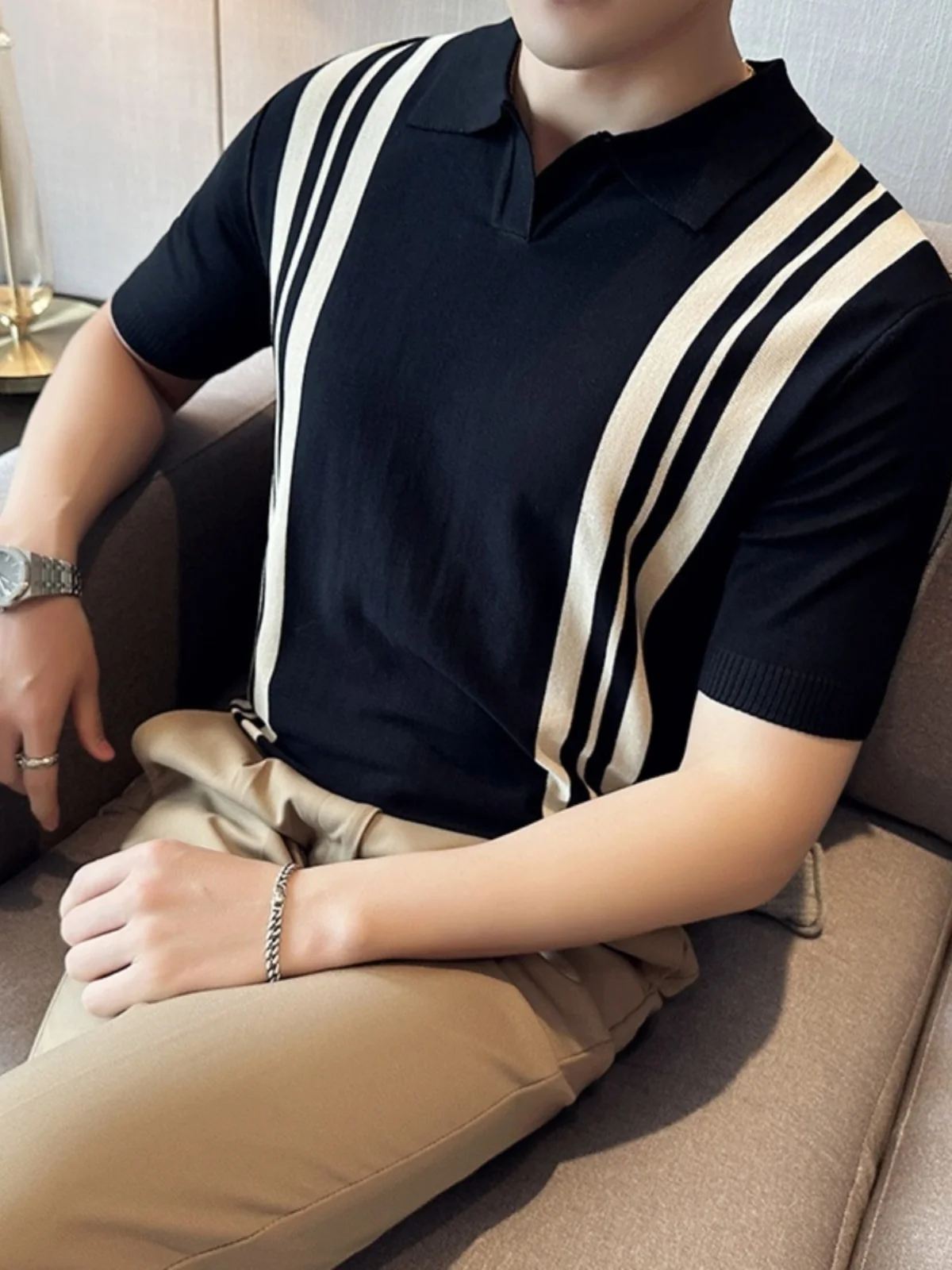 

Мужская трикотажная футболка Slim Fit с V-образным вырезом, короткий рукав, летняя коллекция 2024, новинка, городской молодежный стиль