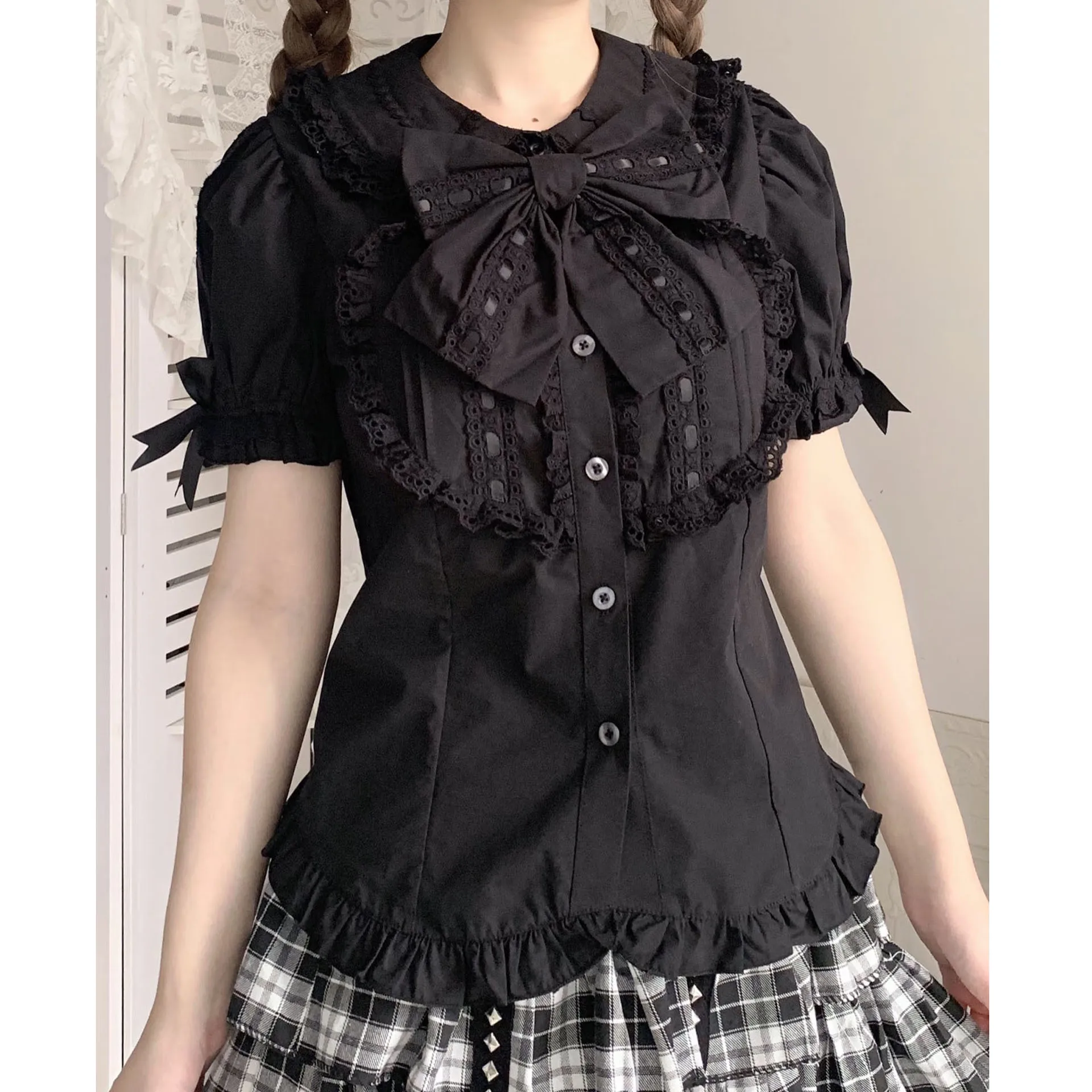 

Summer Puff Sleeve Bow White Black Sweet T-shirts Women Kawaii Lace Slim Lapel Lovely Blouse Japanese Fashion Lolita Costume Top