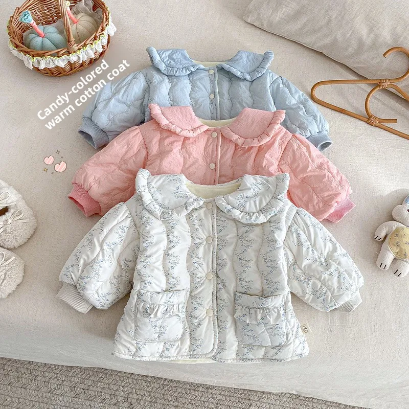 

Стеганая хлопковая куртка для девочек, новинка 2025 года, зимняя детская корейская версия, кукольный воротник с бархатным хлопковым пальто, модное детское толстое пальто