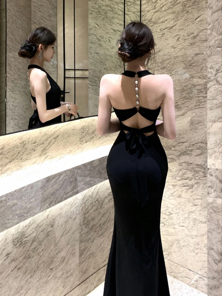 夏ホルターネックストラップレス女性ドレス黒ノースリーブカットアウトボディコンドレスセクシーな背中の開いたナイトクラブカクテルパーティーマキシドレス