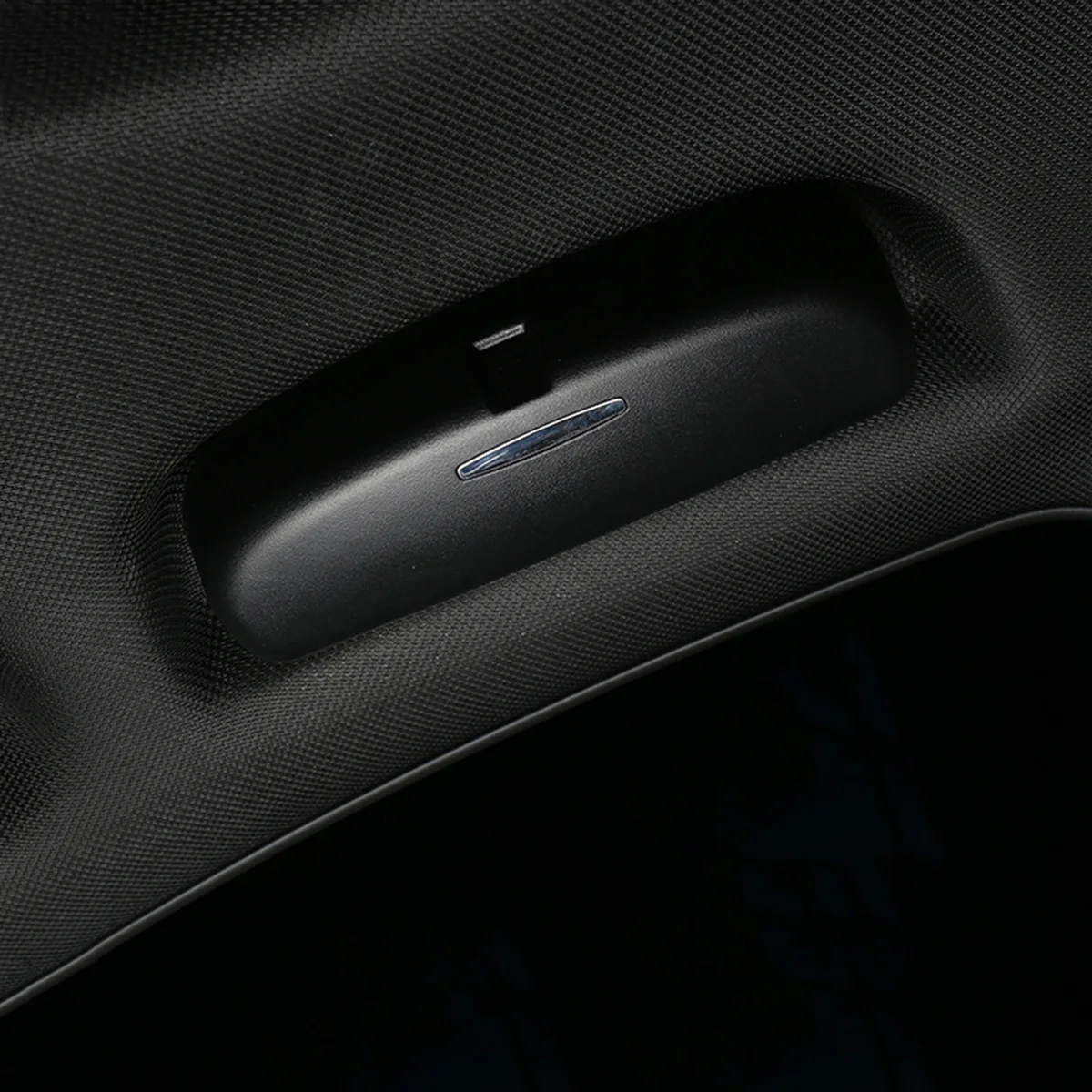 

Car Glasses Case Sunglasses Holder Eyeglass Clip for Sun Visor Storage Auto Accessories Sunglass Box with Sponge Cushion
