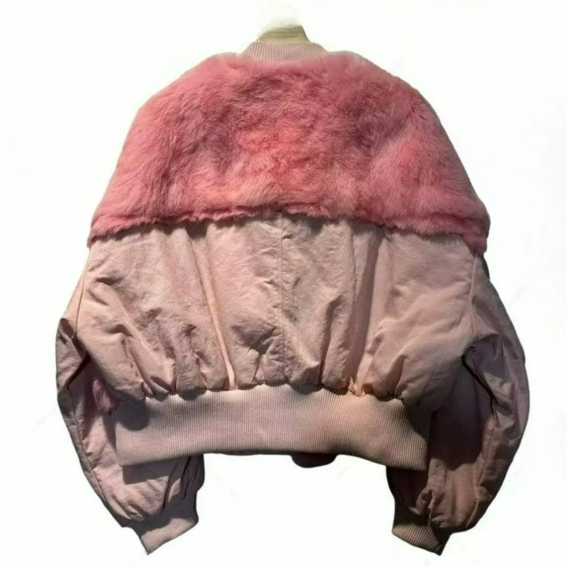 معطف شتاء 2026 جديد عصري بلون الدوبامين غير رسمي على الطراز الغربي معطف شعر أرنب حقيقي مع قطن سميك عصري متعدد الاستخدامات