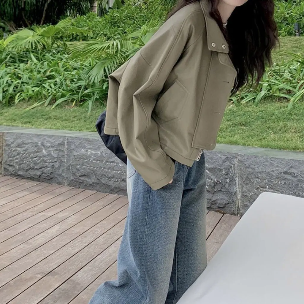 Casaco feminino de couro curto com gola vertical, jaqueta casual solta de alta qualidade estilo retrô americano para primavera e outono