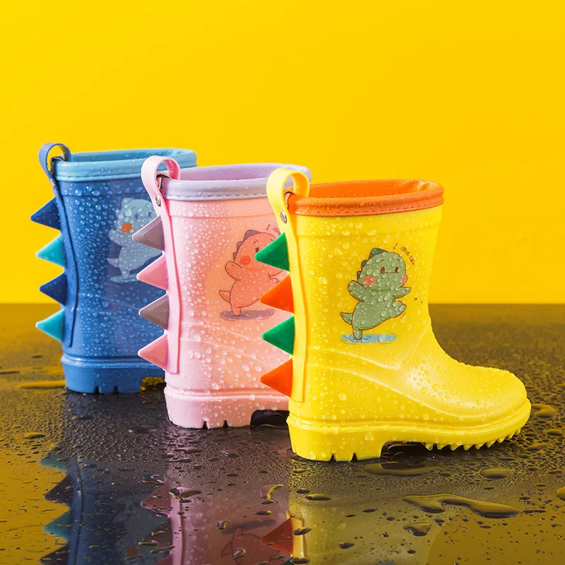 Children’s Footwear – Dinosaur-Inspired Side Elements, Front Handle & Textured Sole (Mid-Calf Height, Wet-Surface Use)
