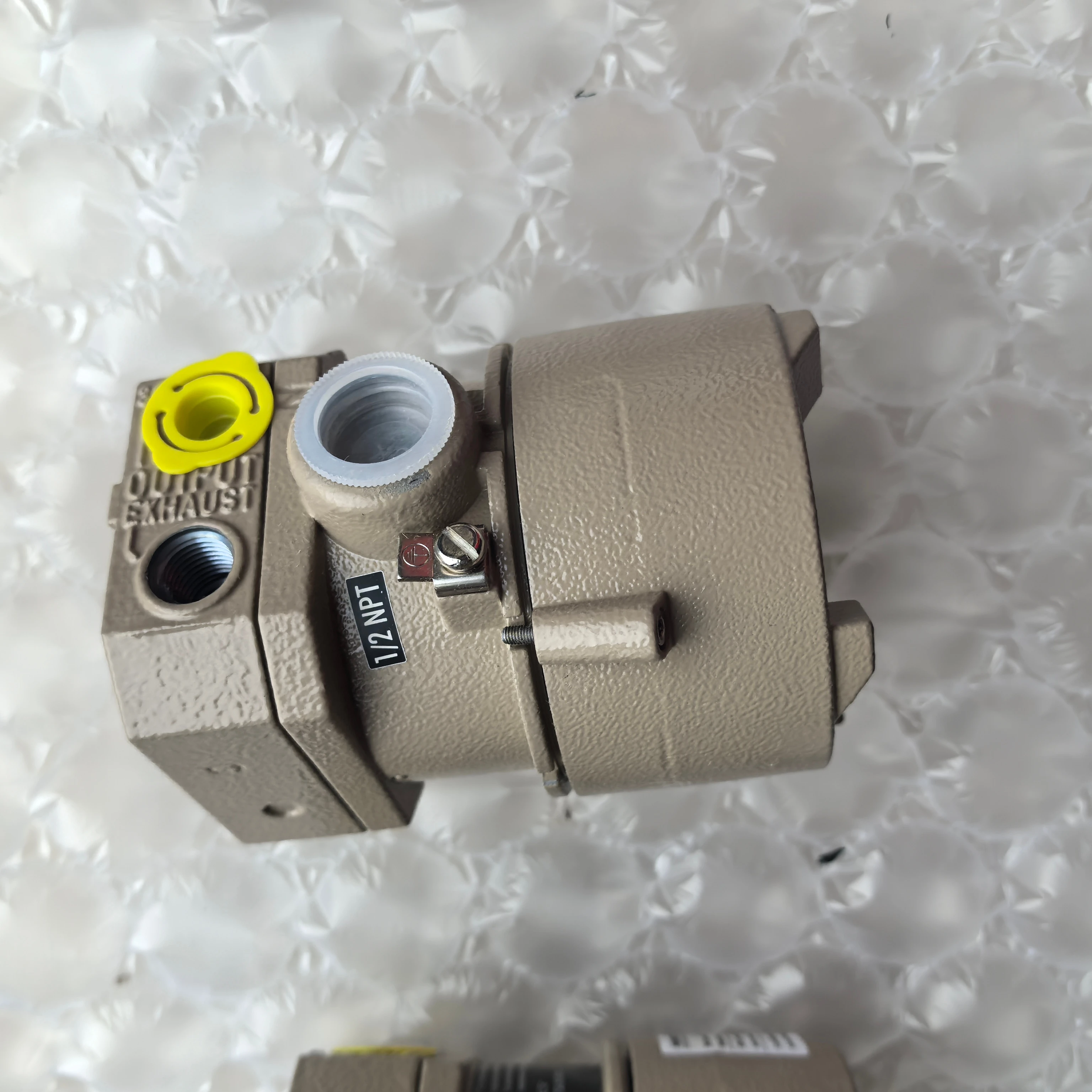 

Positioner NEW SAMSON IP Converter Type 6111 Electropneumatic Convert Module 6111-0020121711110000.00 /6111-01410.00 Conversor