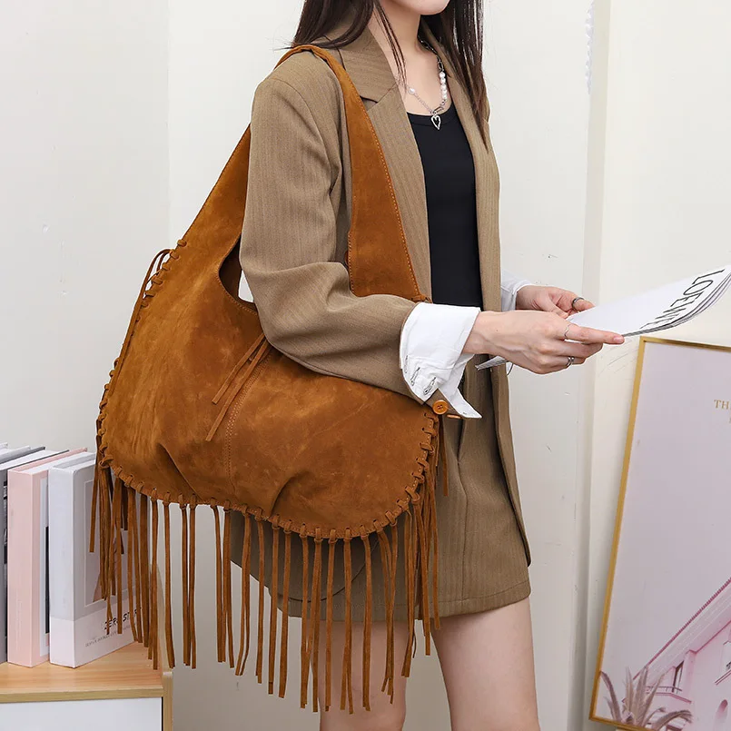 

New Fashion Women's Large Capacity Boho Tassel Off-Road Bag Crescent Designer Summer Artificial Suede Shoulder Dumpling Bag